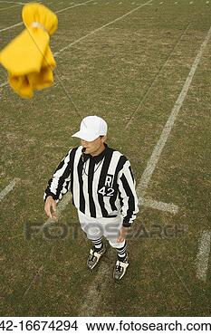 referee-throwing-penalty_~42-16674294.jpg
